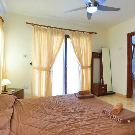 Holiday home Tsikkos Ena