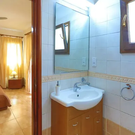 Tsikkos Ena Makounta