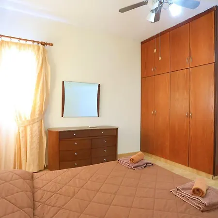 Holiday home Tsikkos Ena *
